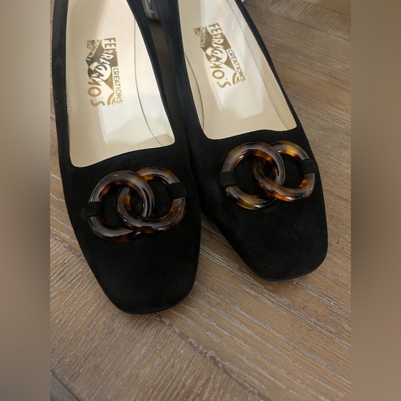 Salvatore Ferragamo Black Suede Pumps with Tortoiseshell Accent Size 9 - Picture 13 of 16